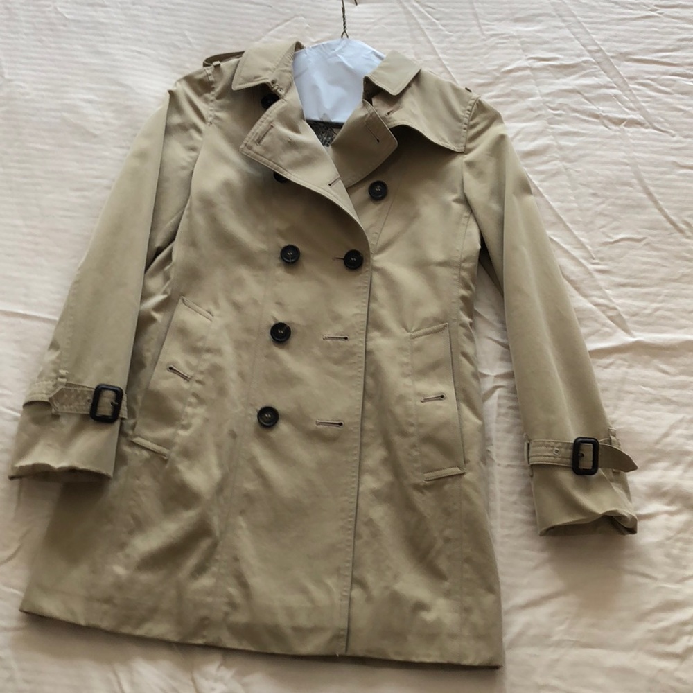 Authentic Burberry trench coat! 🧥